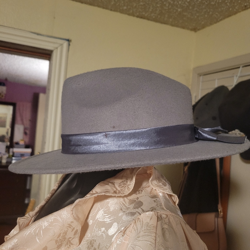 Hat - Picture 3 of 4